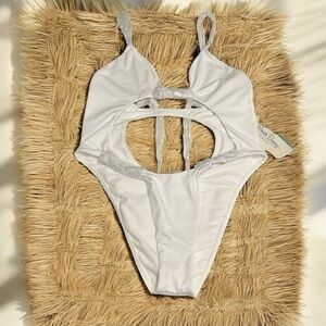 New! Beach Bunny Noelani White 1-Piece